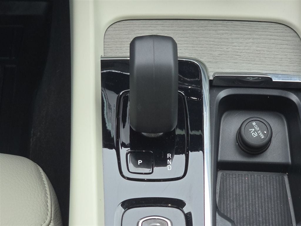 2023 Volvo XC60 Recharge Plug-In Hybrid T8 Plus Bright Theme